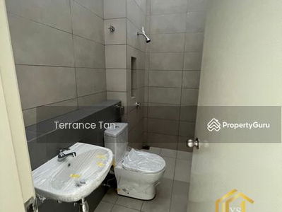 Robin @ Rimbayu, Malaysia Robin @ Rimbayu, Malaysia