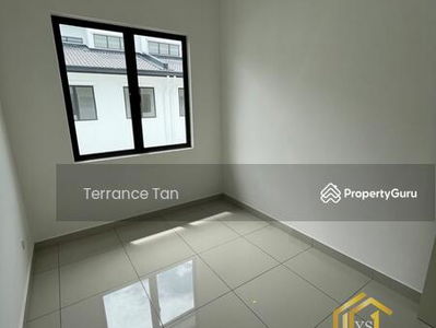 Robin @ Rimbayu, Malaysia Robin @ Rimbayu, Malaysia