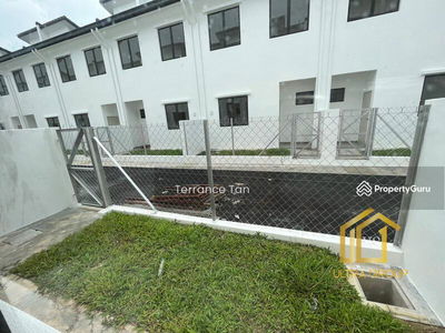 Robin @ Rimbayu, Malaysia Robin @ Rimbayu, Malaysia