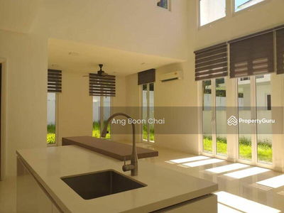 Emerald Bay, Puteri Harbour, Malaysia Emerald Bay, Puteri Harbour, Malaysia