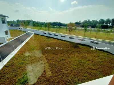 Robin @ Rimbayu, Malaysia Robin @ Rimbayu, Malaysia