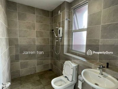 Robin @ Rimbayu, Malaysia Robin @ Rimbayu, Malaysia