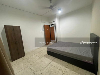 6 mins walk to CIQ / Customs, Malaysia 6 mins walk to CIQ / Customs, Malaysia