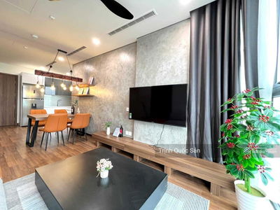 Central Field Trung Kính, Vietnam Central Field Trung Kính, Vietnam