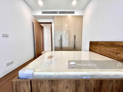 The River Thủ Thiêm, Vietnam  The River Thủ Thiêm, Vietnam