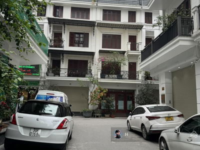 Gehäuse In Ha GJong, Vietnam Gehäuse In Ha GJong, Vietnam