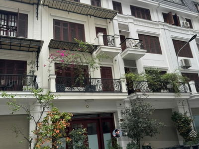 Gehäuse In Ha GJong, Vietnam Gehäuse In Ha GJong, Vietnam